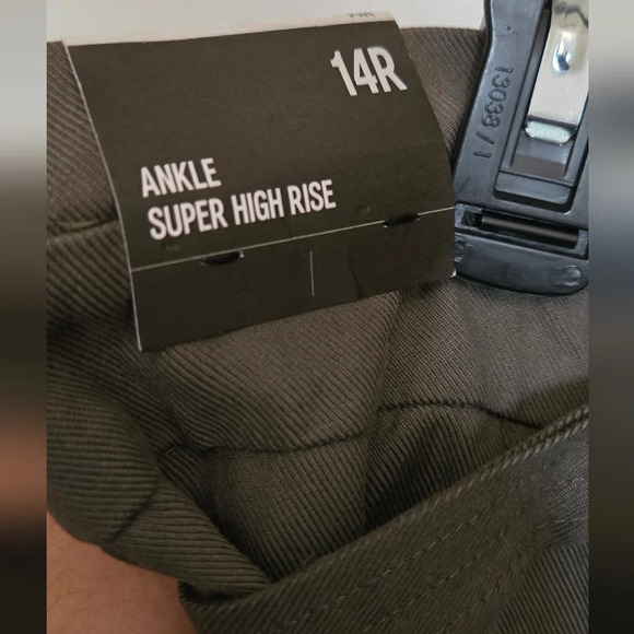 Super High Waisted Belted Paperbag Ankle Pant - Picture 4 of 9